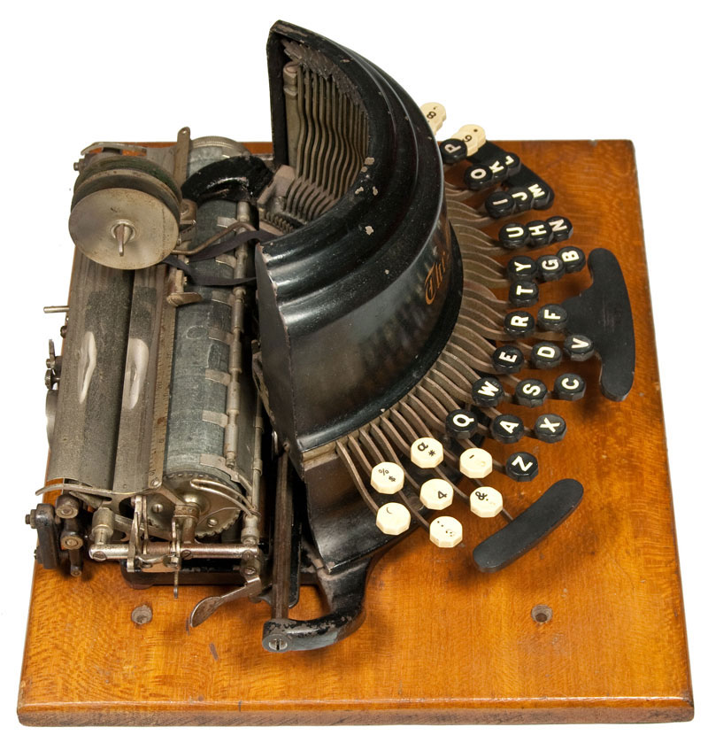 Photograph of the Franklin 1 typewriter from the left hand side.