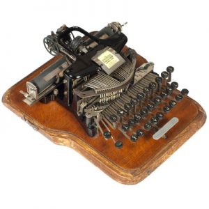 Photograph of the Postal 3 typewriter.