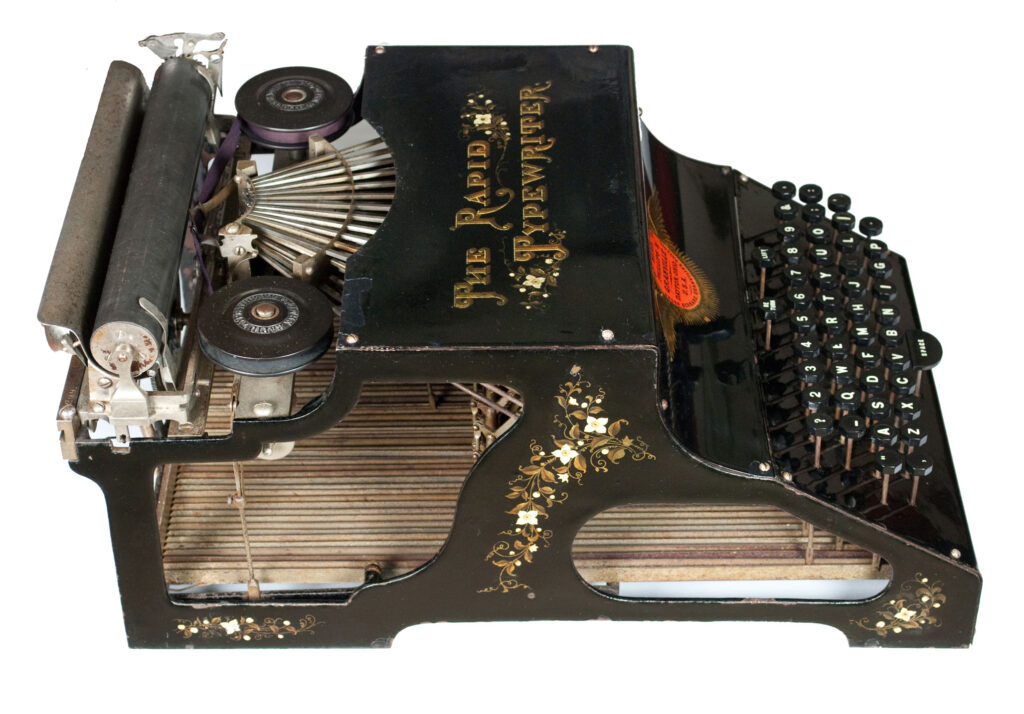 Side view of the Rapid typewriter.