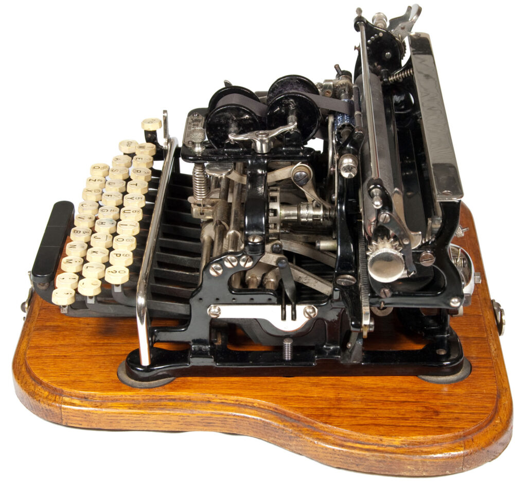 Right side view of the Munson 1 typewriter.