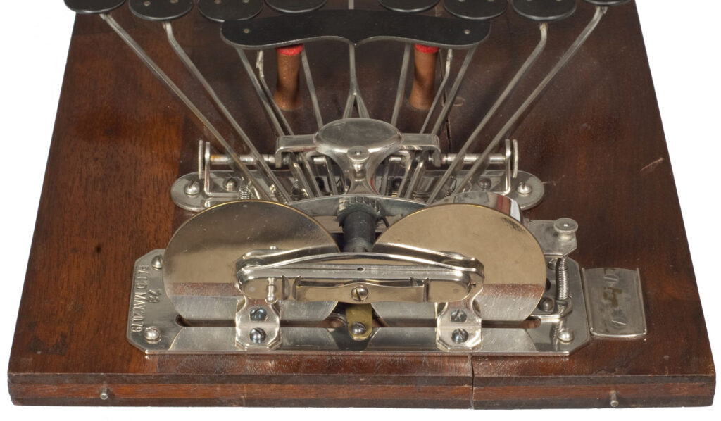 Rear view of the Stenograph 1, 1st form.