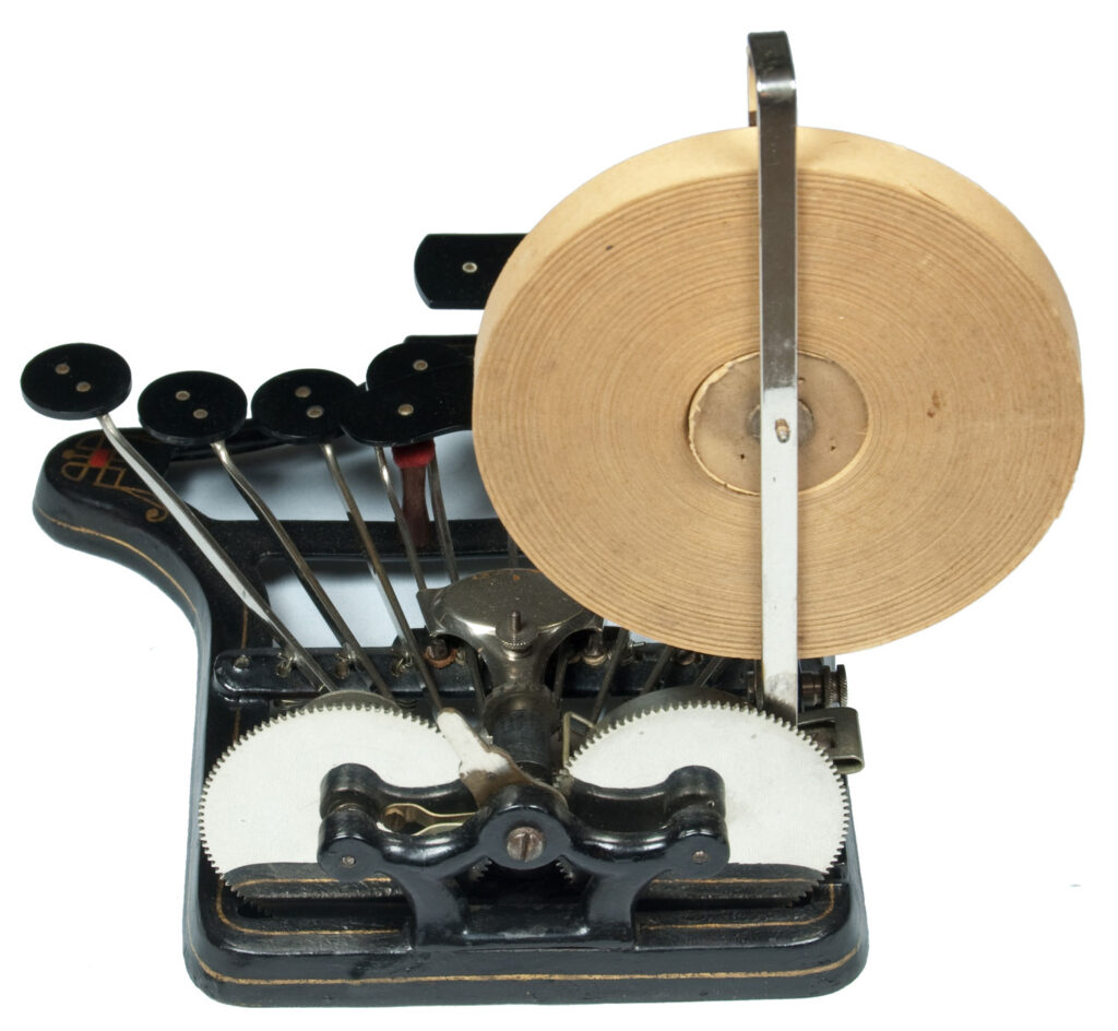 Rear view of the Stenograph 1, 3rd form.