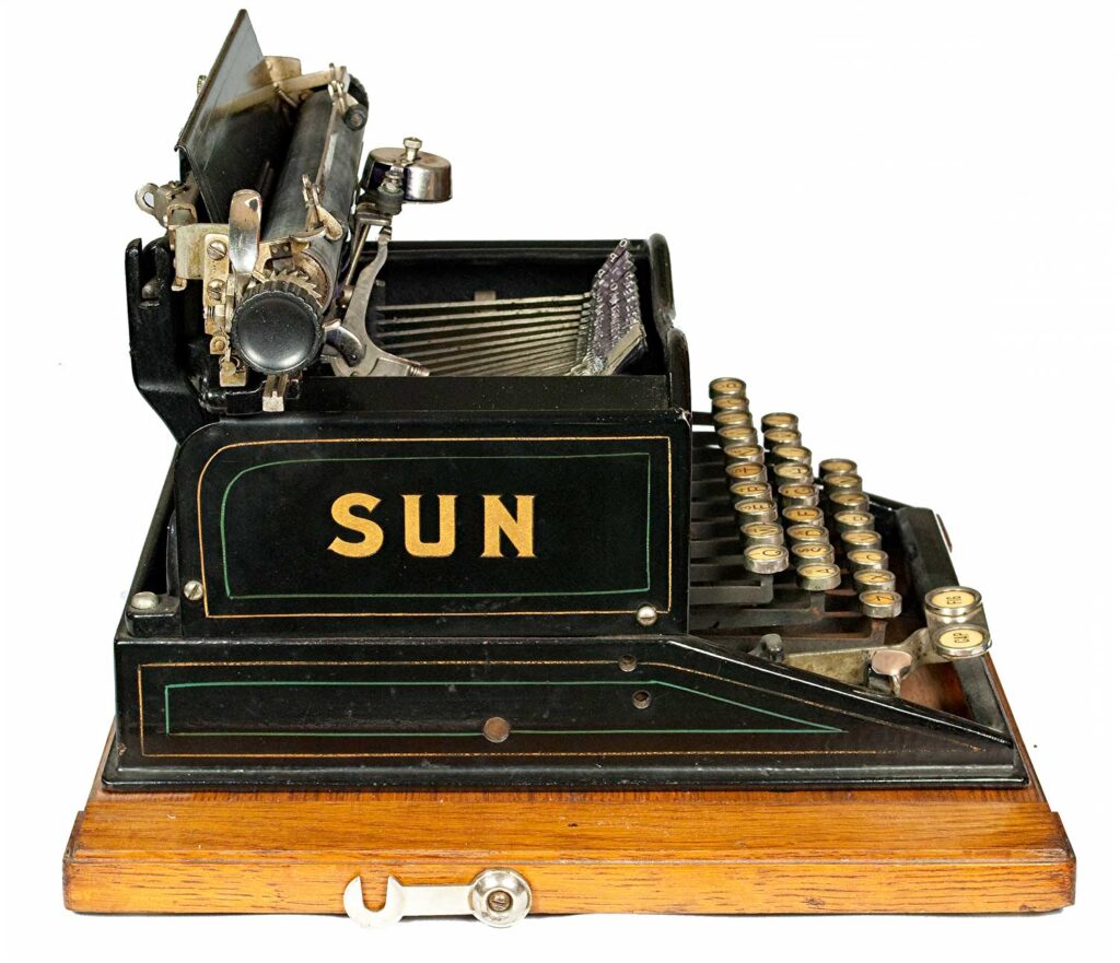 Left sidet view of the Sun Standard 2 typewriter.