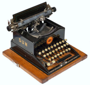 Photograph of the Sun Standard 2 typewriter.